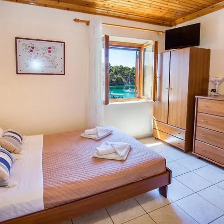 Anthi Apartman Alikí